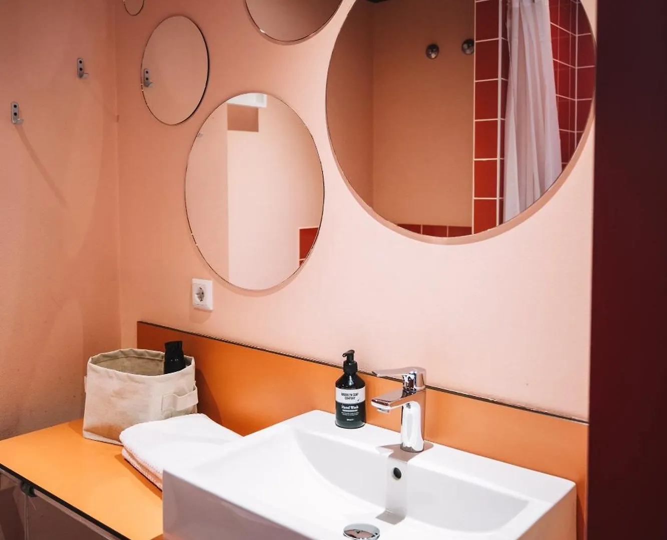 Otel Superbude Hamburg St Georg