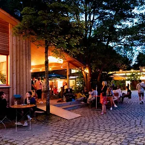 The Tent - Youth Only - Buchung Leider Nur Bis 30 Jahre Moeglich! Hostel Munich